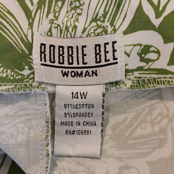 Robbie Bee Woman Green Floral Cotton Dress. Garden Girl. - Picture 9 of 12